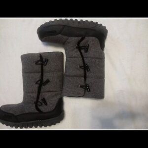 COPY - Snow boots size 8